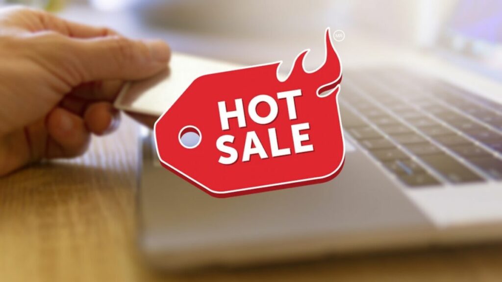 persona comprando en línea con logo Hot Sale - T1 Páginas